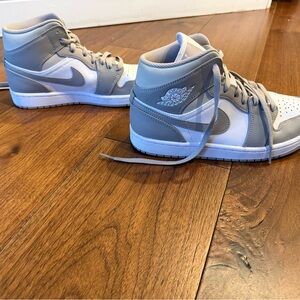 Nike Air Jordan 1 Mid College Grey and White Athletic Shoes size 8 NEVER WORN